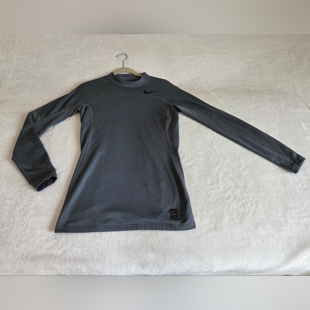 Men's Medium Nike Long-Sleeve Compression Hyper Warm Athletic Top -  Gray